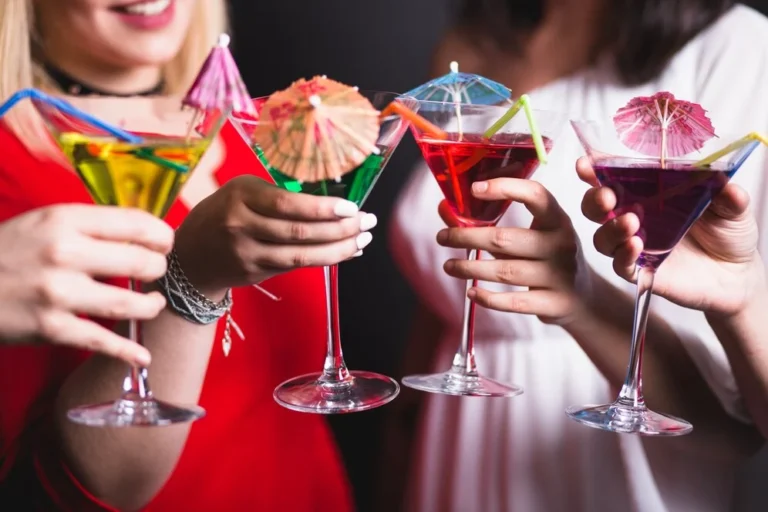 Kafe ve Restoranlar İçin İçecek Trendleri: Menünüzü Öne Çıkaracak Şurup ve Püre Reçeteleri
